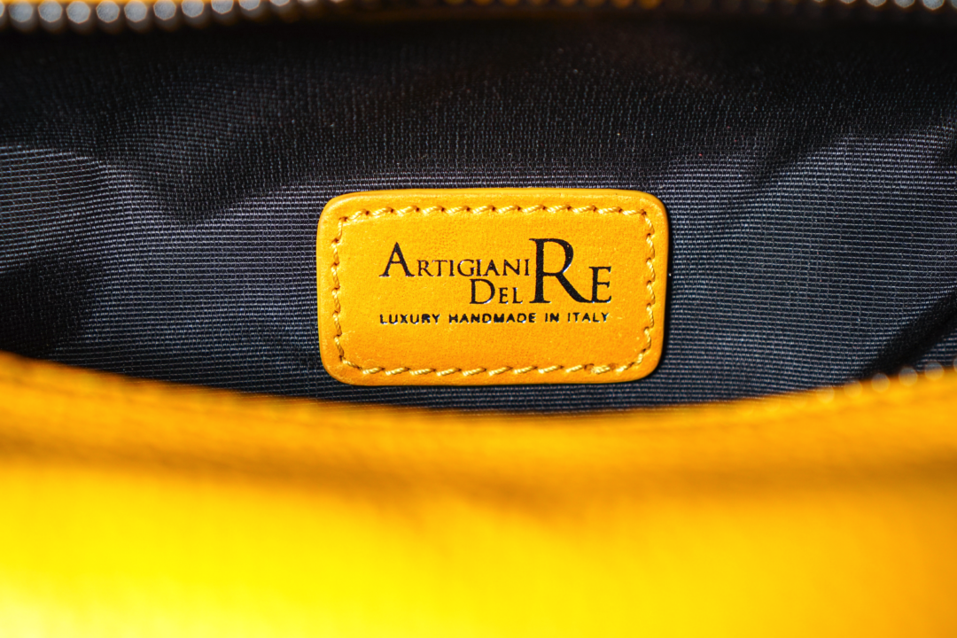 Yellow Oriolus Travel Bag - immagine 4